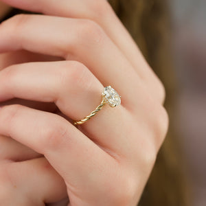 The Alice Set With A 2 Carat Oval Lab Diamond