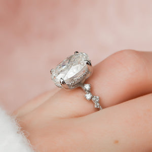 The Mia Set With A Oval Moissanite