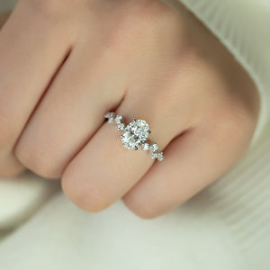 The Mia Set With A Oval Moissanite