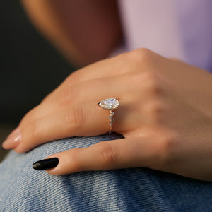 The Mia Set With A Pear Moissanite
