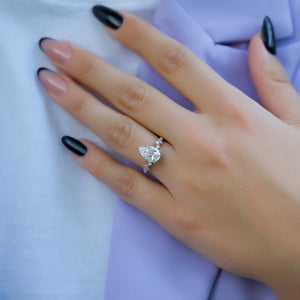 The Mia Set With A Pear Moissanite