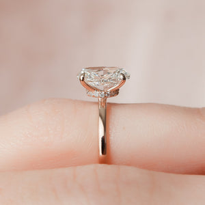 The Nelly Set With A 1 Carat Oval Lab Diamond