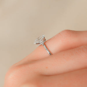 The Nelly Set With A 1 Carat Oval Lab Diamond