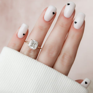 The Crown Kamellie Set With A Cushion Moissanite