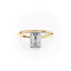 The Crown Kamellie Set With A 2.5 Carat Emerald Moissanite