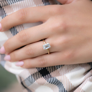 The Crown Kamellie Set With A 3 Carat Emerald Lab Diamond