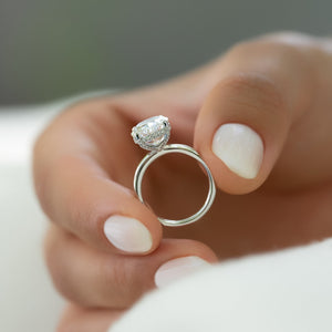 The Crown Kamellie Set With A 1.5 Carat Oval Lab Diamond