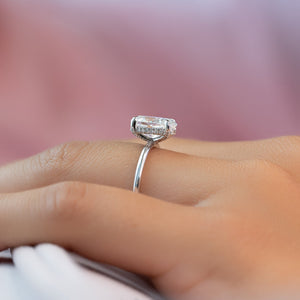 The Crown Kamellie Set With A 1.5 Carat Oval Lab Diamond
