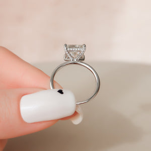The Crown Kamellie Set With A Princess Moissanite