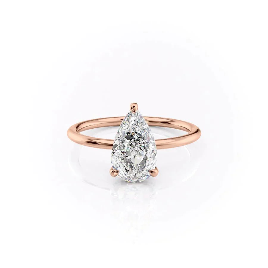 The Crown Kamellie Set With A 3.5 Carat Pear Moissanite