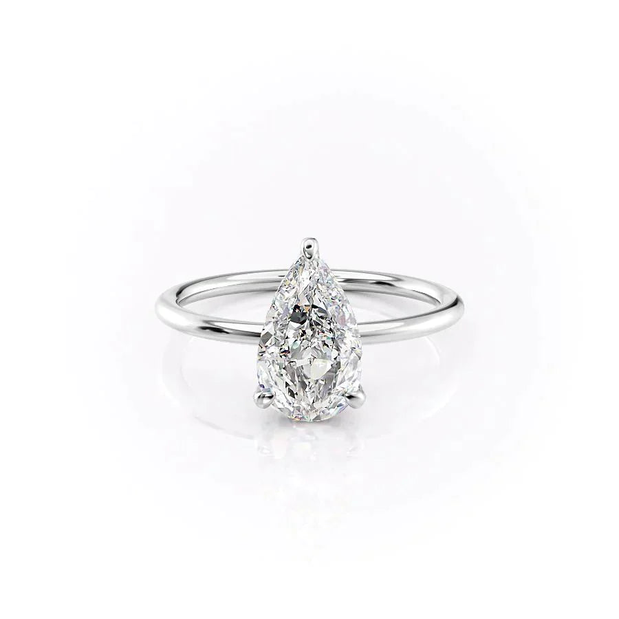 The Crown Kamellie Set With A 2.5 Carat Pear Moissanite