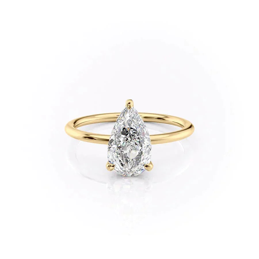 The Crown Kamellie Set With A 4.5 Carat Pear Moissanite