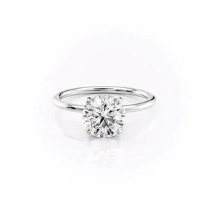 The Crown Kamellie Set With A 2.5 Carat Round Moissanite