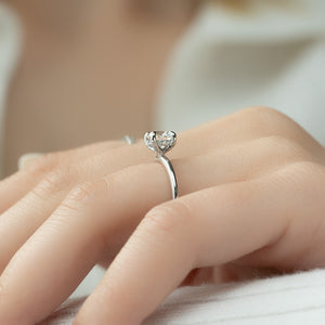 The Crown Kamellie Set With A 1.5 Carat Round Lab Diamond