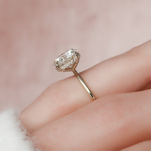 The Crown Kamellie Set With A 2 Carat Round Lab Diamond