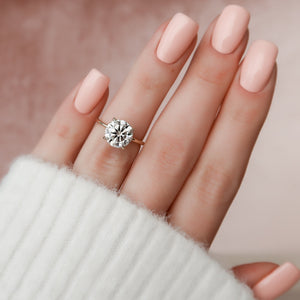 The Crown Kamellie Set With A 2 Carat Round Lab Diamond