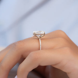 The Pave Crown Kamellie Set With A Oval Moissanite