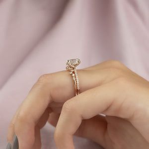 The Pave Crown Kamellie Set With A Oval Moissanite