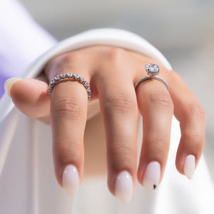 The Pave Crown Kamellie Set With A Oval Moissanite