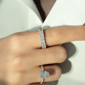 The Pave Crown Kamellie Set With A Oval Moissanite