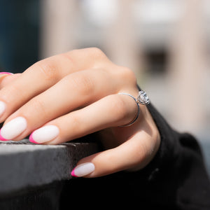 The Pave Crown Kamellie Set With A Oval Moissanite
