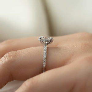 The Pave Crown Kamellie Set With A Oval Moissanite