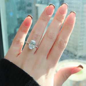 The Pave Crown Kamellie Set With A Oval Moissanite