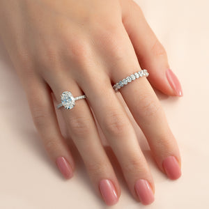 The Pave Crown Kamellie Set With A Oval Moissanite