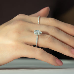 The Pave Crown Kamellie Set With A Oval Moissanite