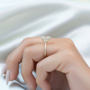 The Pave Crown Kamellie Set With A 1 Carat Oval Lab Diamond