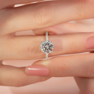 The Pave Crown Kamellie Set With A Round Moissanite