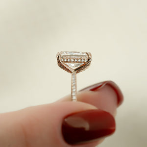 The Pave Crown Kamellie Set With A Radiant Moissanite
