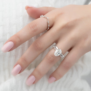The Lindsey Set With A Oval Moissanite