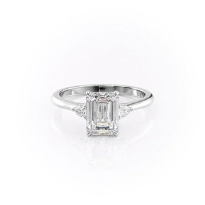 The Pears Liv Set With A Emerald Moissanite