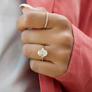 The Pears Liv Set With A 1.5 Carat Oval Lab Diamond