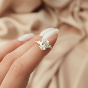The Pears Liv Set With A 1 Carat Oval Lab Diamond