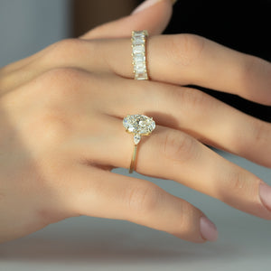 The Pears Liv Set With A 1.5 Carat Oval Lab Diamond