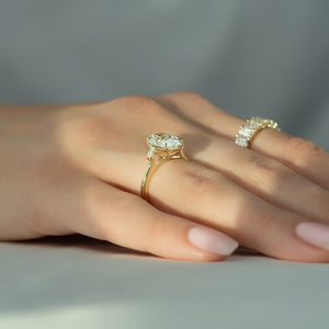 The Pears Liv Set With A 1.5 Carat Oval Lab Diamond