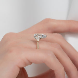 The Pears Liv Set With A Pear Moissanite