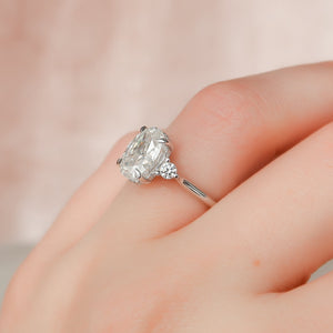 The Lia Set With A 1.5 Carat Oval Lab Diamond