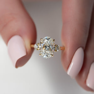 The Lia Set With A 1 Carat Oval Lab Diamond