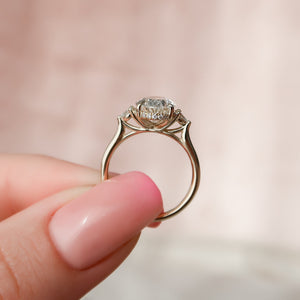 The Lia Set With A Oval Moissanite