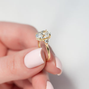 The Lia Set With A 1 Carat Oval Lab Diamond