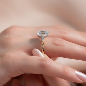 The Liv Set With A Emerald Moissanite