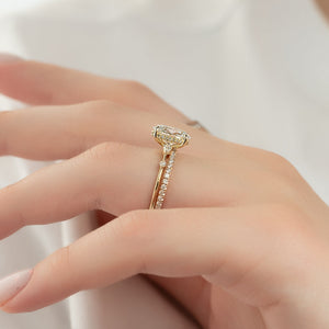 The Naomi Set With A Oval Moissanite