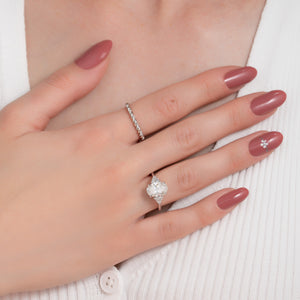 The Scarlett Set With A 1 Carat Oval Lab Diamond