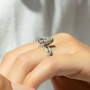 The Razor Kamellie Set With A 1.5 Carat Elongated Cushion Lab Diamond