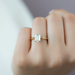 The Razor Kamellie Set With A 1 Carat Emerald Lab Diamond