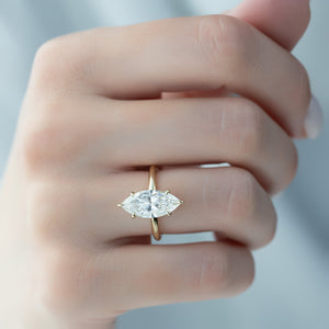 The Razor Kamellie Set With A Marquise Moissanite