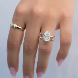 The Razor Kamellie Set With A 1 Carat Oval Lab Diamond